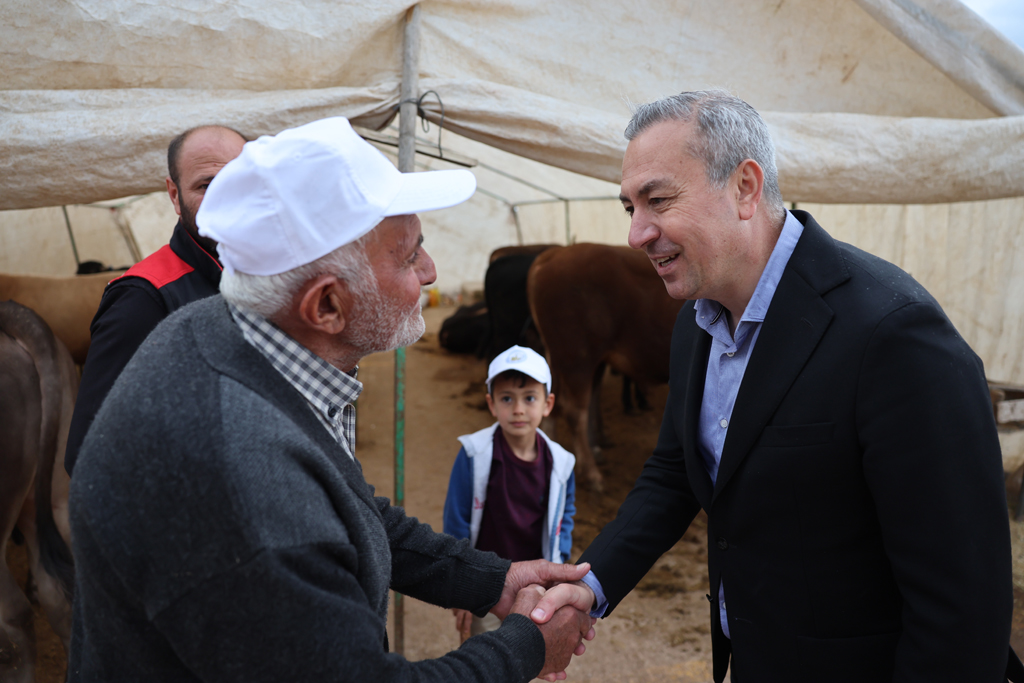 YENİ KURBAN PAZARI ALICININ DA SATICININ DA YÜZÜNÜ GÜLDÜRDÜ YENİ KURBAN PAZARI ALICININ DA SATICININ DA YÜZÜNÜ GÜLDÜRDÜ