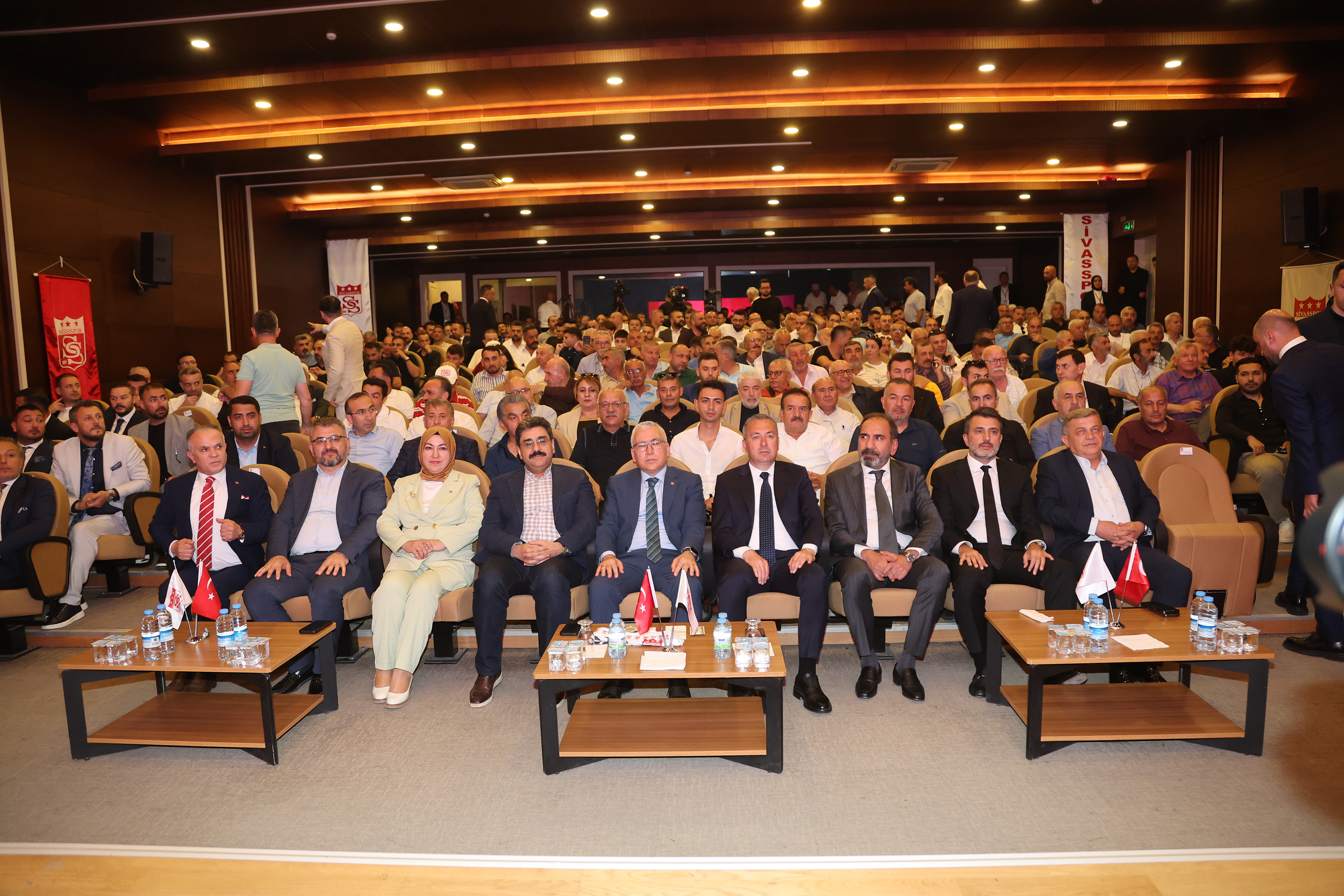 Sivassspor Kulübünün 20. Başkanı Gökhan Karagöl Oldu Sivassspor Kulübünün 20. Başkanı Gökhan Karagöl Oldu