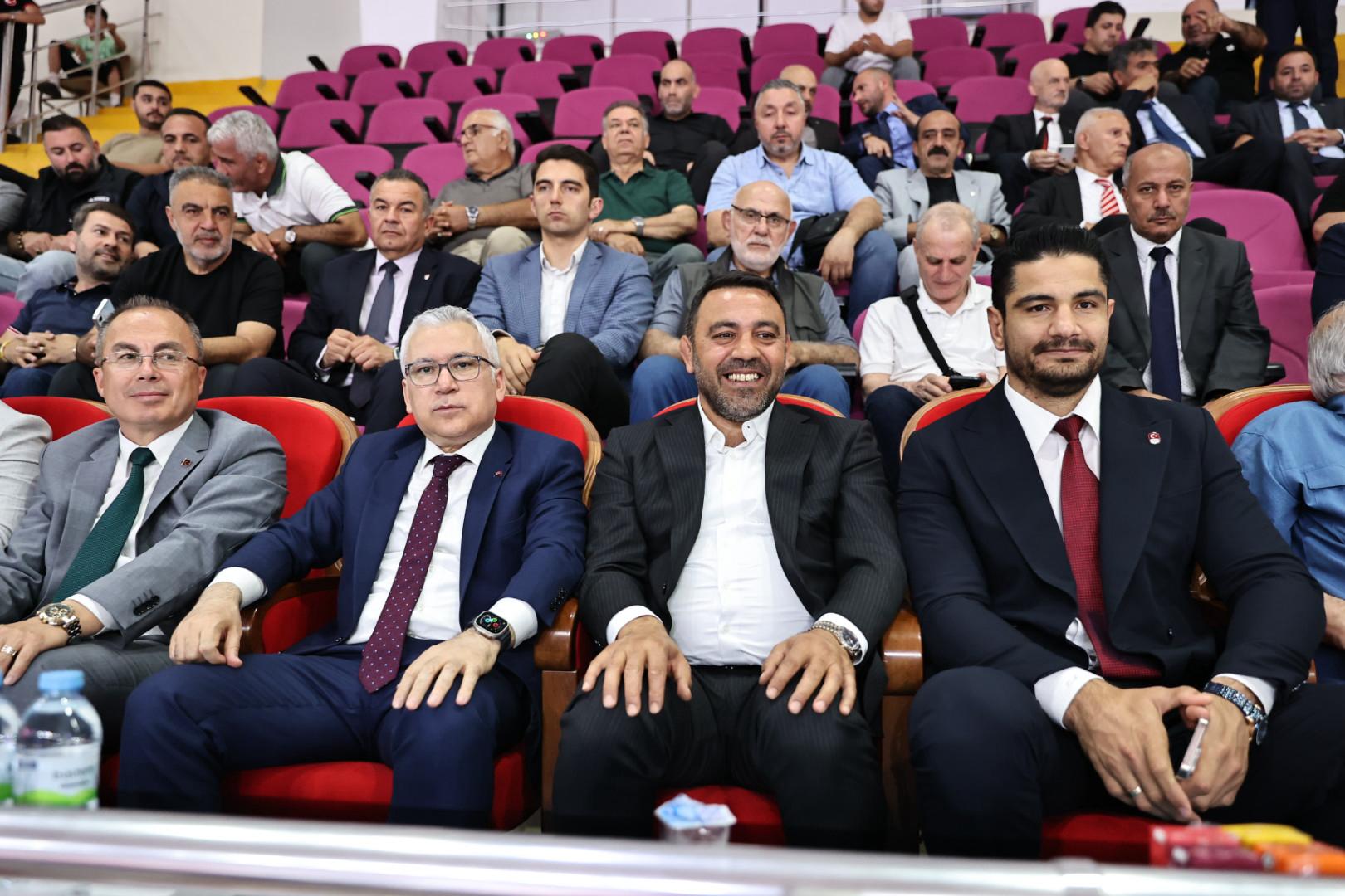 Minikler Türkiye Güreş Şampiyonası Sivas'ta Tüm Coşkusuyla Devam Ediyor Minikler Türkiye Güreş Şampiyonası Sivas'ta Tüm Coşkusuyla Devam Ediyor