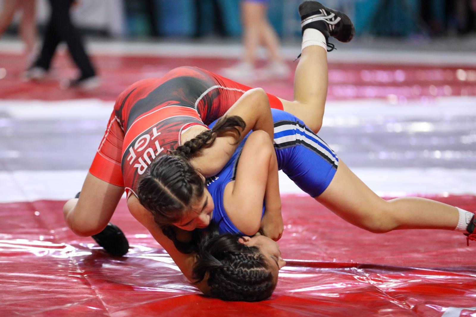 Minikler Türkiye Güreş Şampiyonası Sivas'ta Tüm Coşkusuyla Devam Ediyor Minikler Türkiye Güreş Şampiyonası Sivas'ta Tüm Coşkusuyla Devam Ediyor