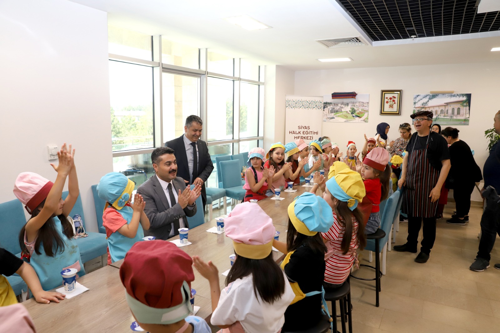 “Minik Eller Büyük İşler Projesi” “Minik Eller Büyük İşler Projesi”