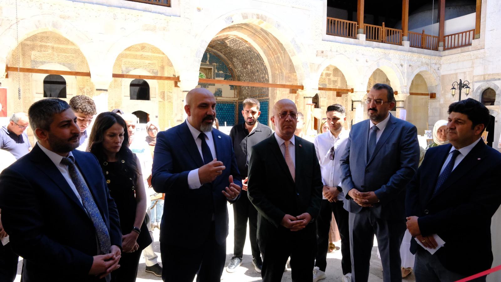 Selçuklu Mimarlığı Nasıl Okunur? Selçuklu Mimarlığı Nasıl Okunur?