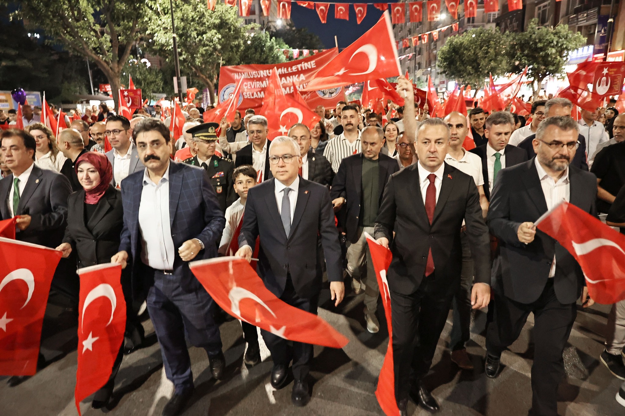 15 Temmuz nedeniyle yürüyüş ve Anma programı düzenlendi 15 Temmuz nedeniyle yürüyüş ve Anma programı düzenlendi