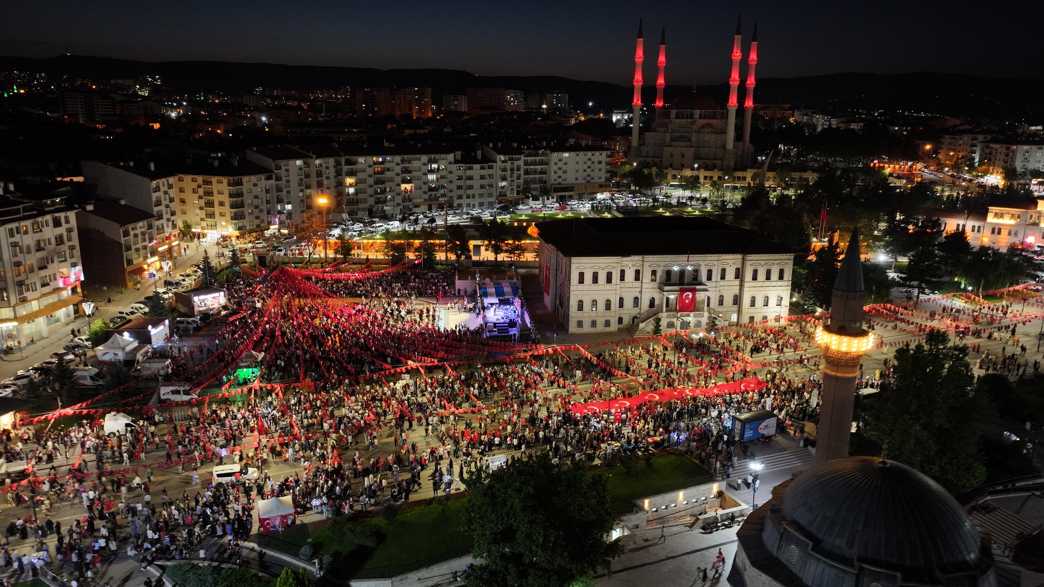 15 Temmuz nedeniyle yürüyüş ve Anma programı düzenlendi 15 Temmuz nedeniyle yürüyüş ve Anma programı düzenlendi