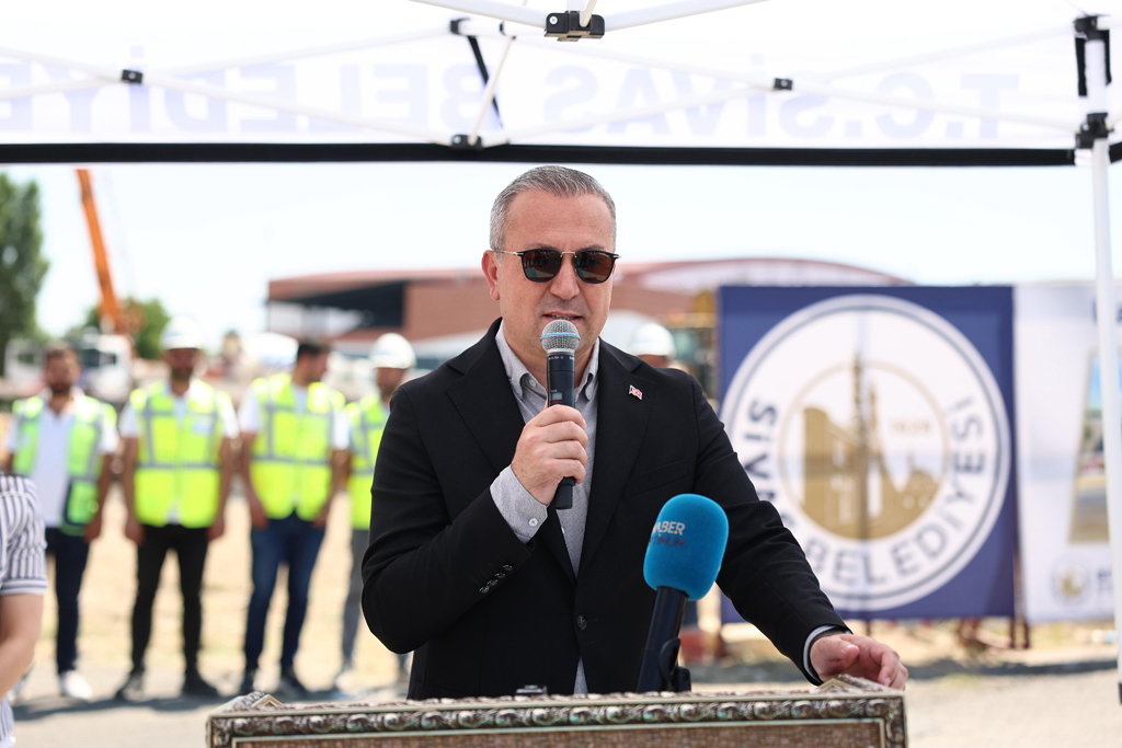 SICAK ÇERMİK’TE KADIN VE ERKEK HAVUZLAR İÇİN İLK BETON ATILDI SICAK ÇERMİK’TE KADIN VE ERKEK HAVUZLAR İÇİN İLK BETON ATILDI
