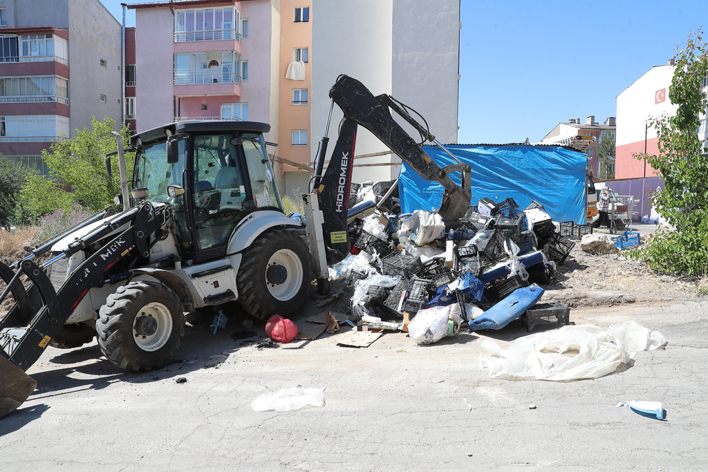 Atık Denetimleri Kapsamında Dört Adreste Daha Temizlik Yapıldı Atık Denetimleri Kapsamında Dört Adreste Daha Temizlik Yapıldı