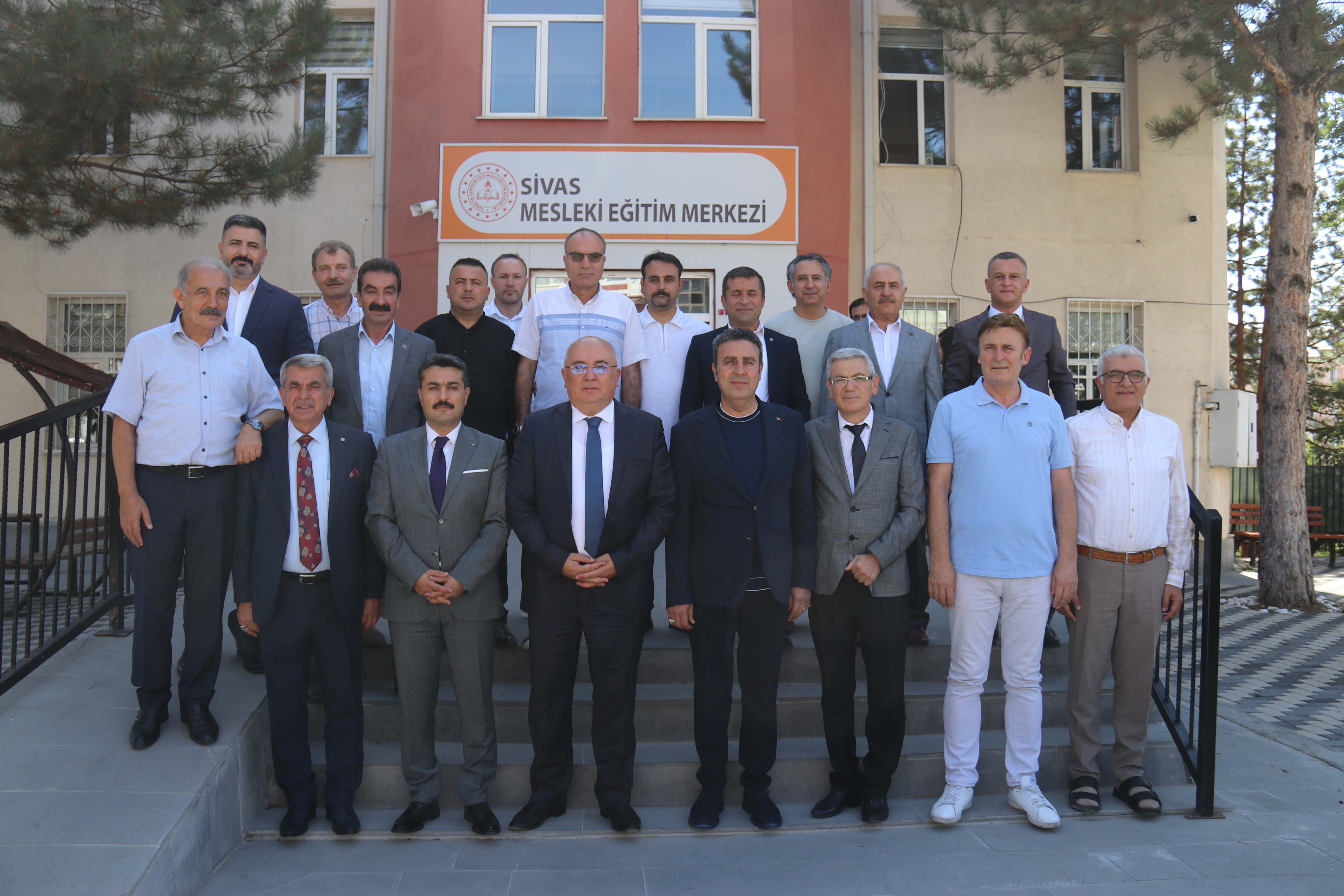 SİVAS MESEMDE KUAFÖR ATÖLYESİ AÇILDI SİVAS MESEMDE KUAFÖR ATÖLYESİ AÇILDI