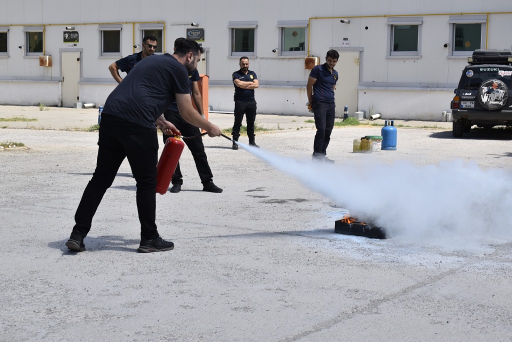 SİVAS OSB PERSONELİNE İTFAİYE EĞİTİMİ VE TATBİKATI SİVAS OSB PERSONELİNE İTFAİYE EĞİTİMİ VE TATBİKATI