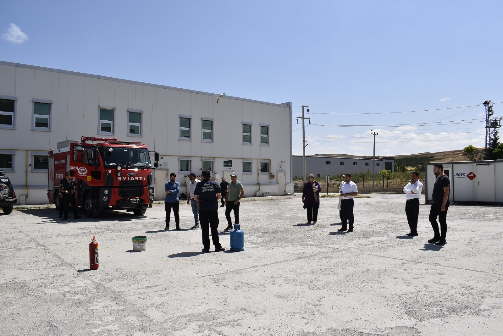 SİVAS OSB PERSONELİNE İTFAİYE EĞİTİMİ VE TATBİKATI SİVAS OSB PERSONELİNE İTFAİYE EĞİTİMİ VE TATBİKATI