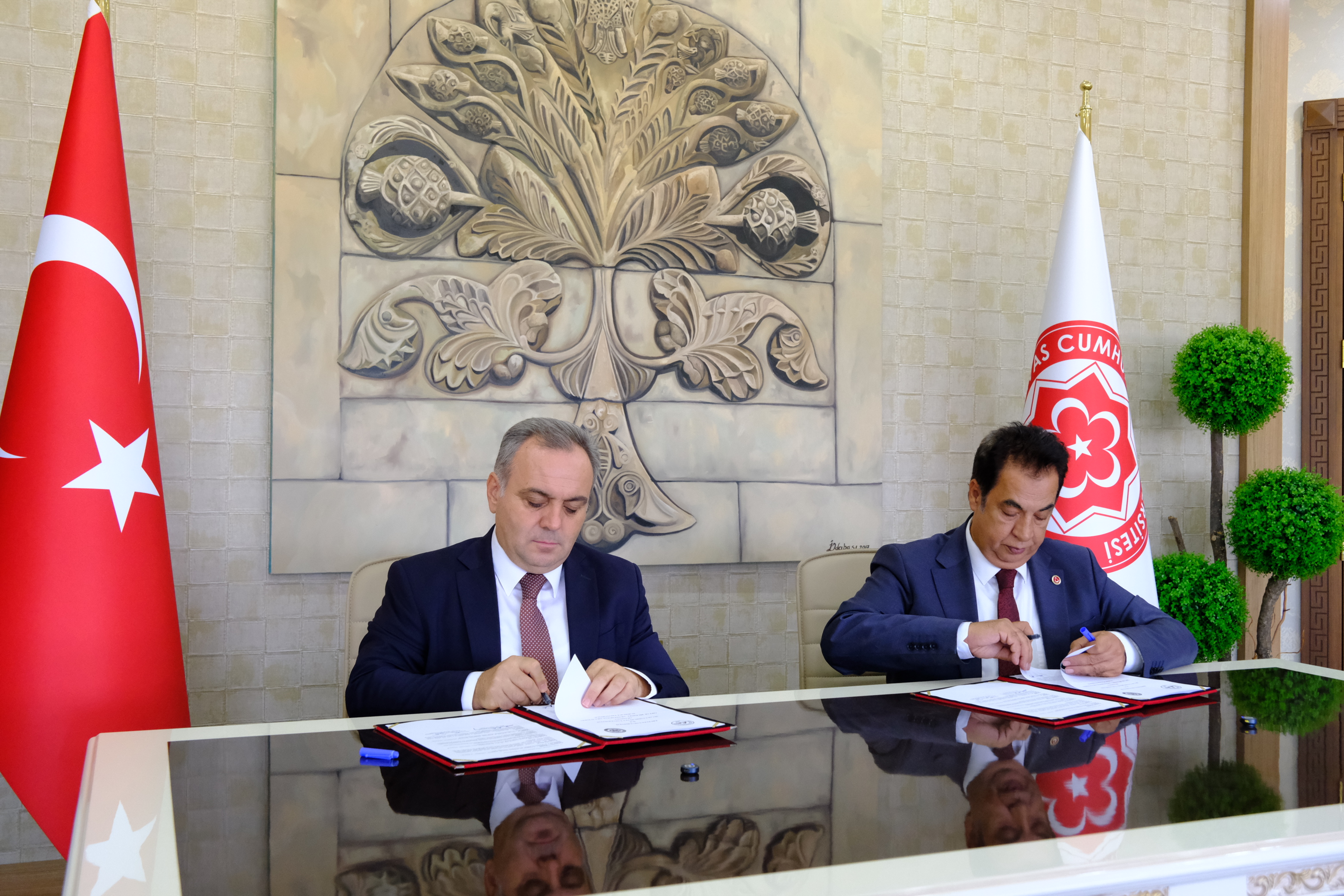 Sivas Cumhuriyet Üniversitesi ve Erciyes Üniversitesi Arasında İş Birliği Protokolü İmzalandı