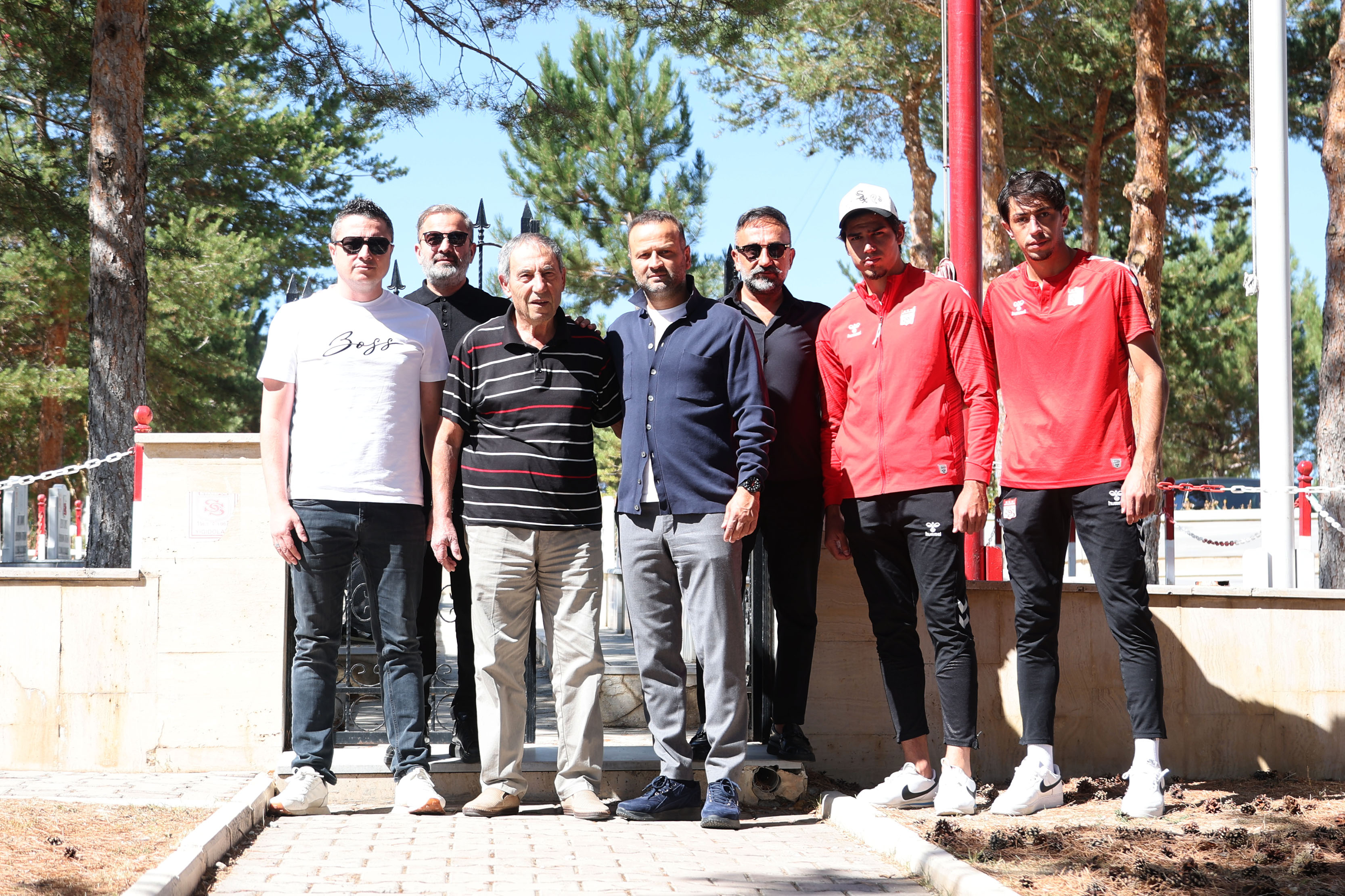 Taraftarlar Mezar Başında Anıldı Taraftarlar Mezar Başında Anıldı