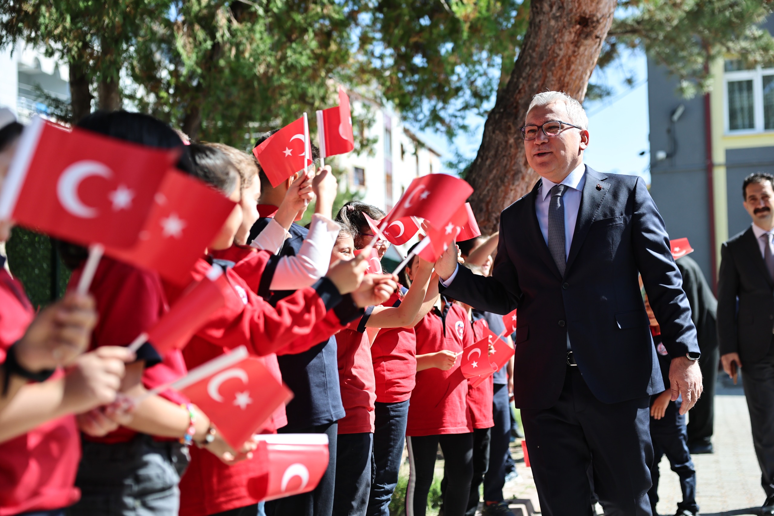 İlköğretim Haftası Coşkuyla Kutlandı İlköğretim Haftası Coşkuyla Kutlandı