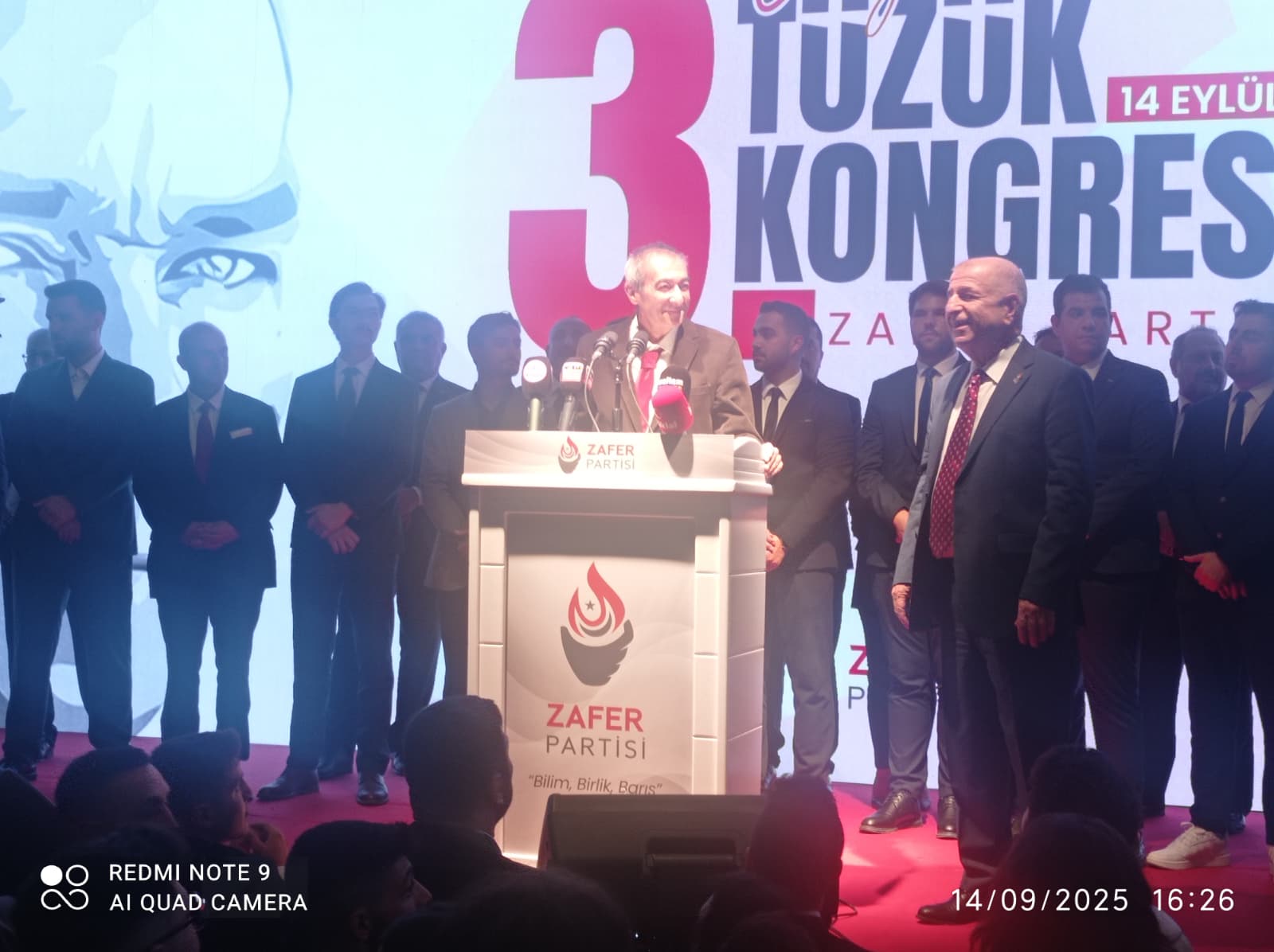 SCÜ'den CHP' li profesör Zafer Partisi'ne katıldı SCÜ'den CHP' li profesör Zafer Partisi'ne katıldı