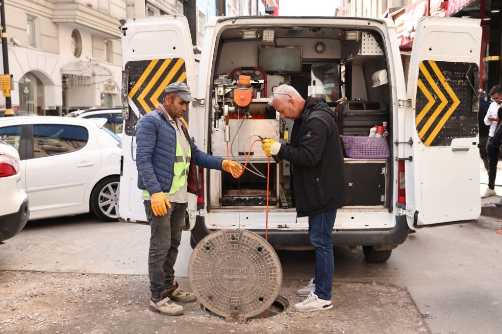 BİRLİK CADDESİ'NDE BÜYÜK TEHLİKE… BİRLİK CADDESİ'NDE BÜYÜK TEHLİKE…