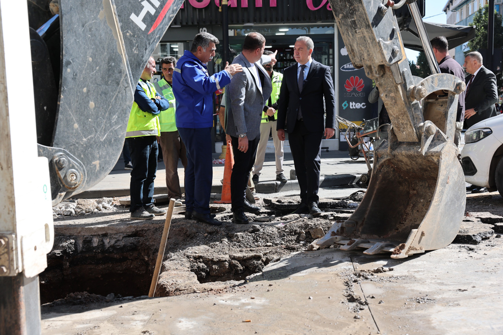 BİRLİK CADDESİ'NDE BÜYÜK TEHLİKE… BİRLİK CADDESİ'NDE BÜYÜK TEHLİKE…