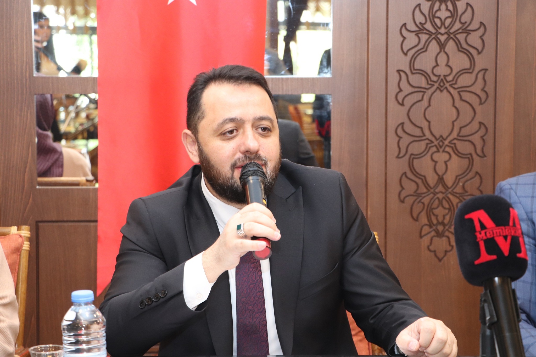 Sivas İl Müftüsü Hasan Limon yaptığı hizmetleri basınla paylaştı Sivas İl Müftüsü Hasan Limon yaptığı hizmetleri basınla paylaştı