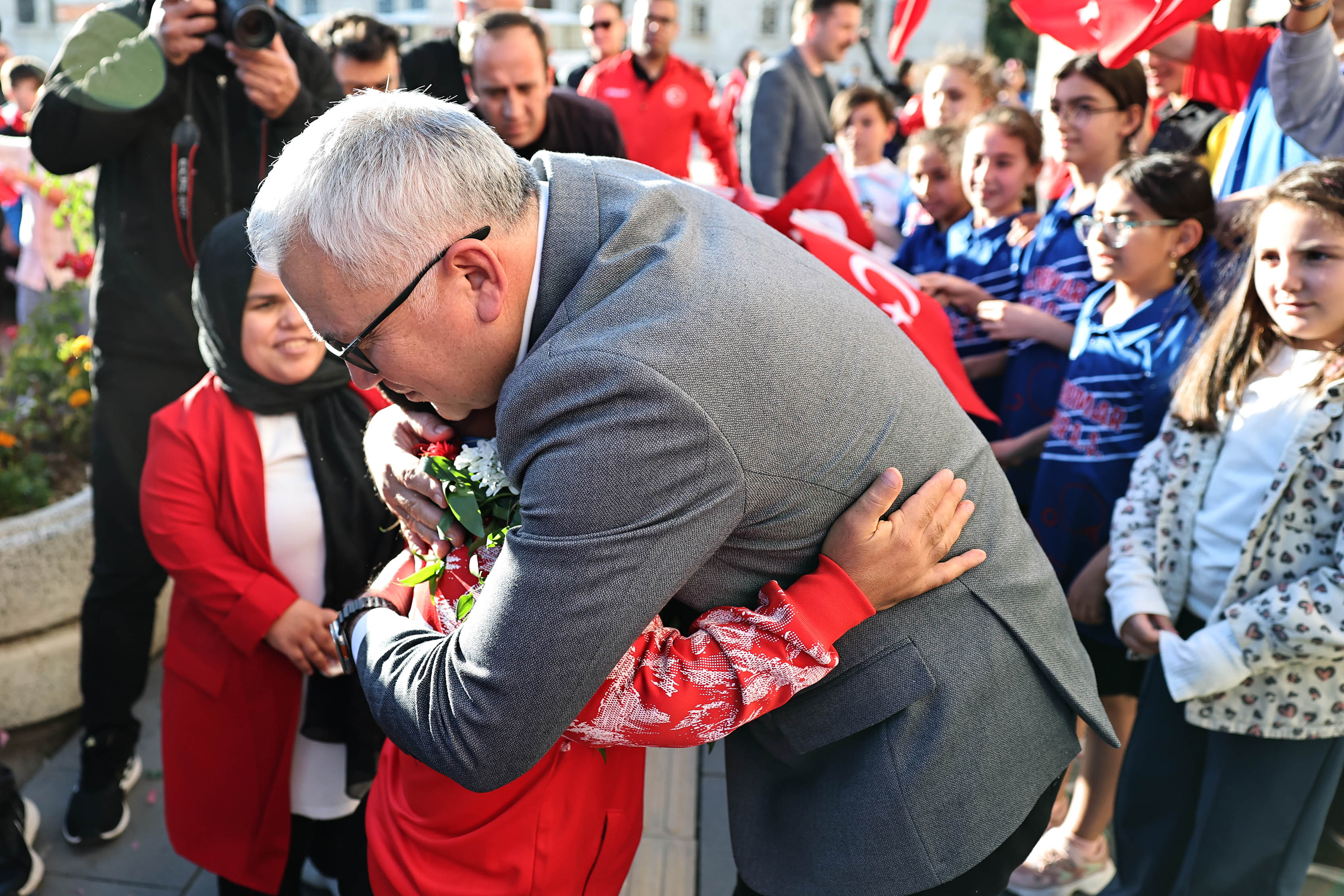 Şampiyon Abdullah Kayapınar, Vali Şimşek'i Ziyaret Etti