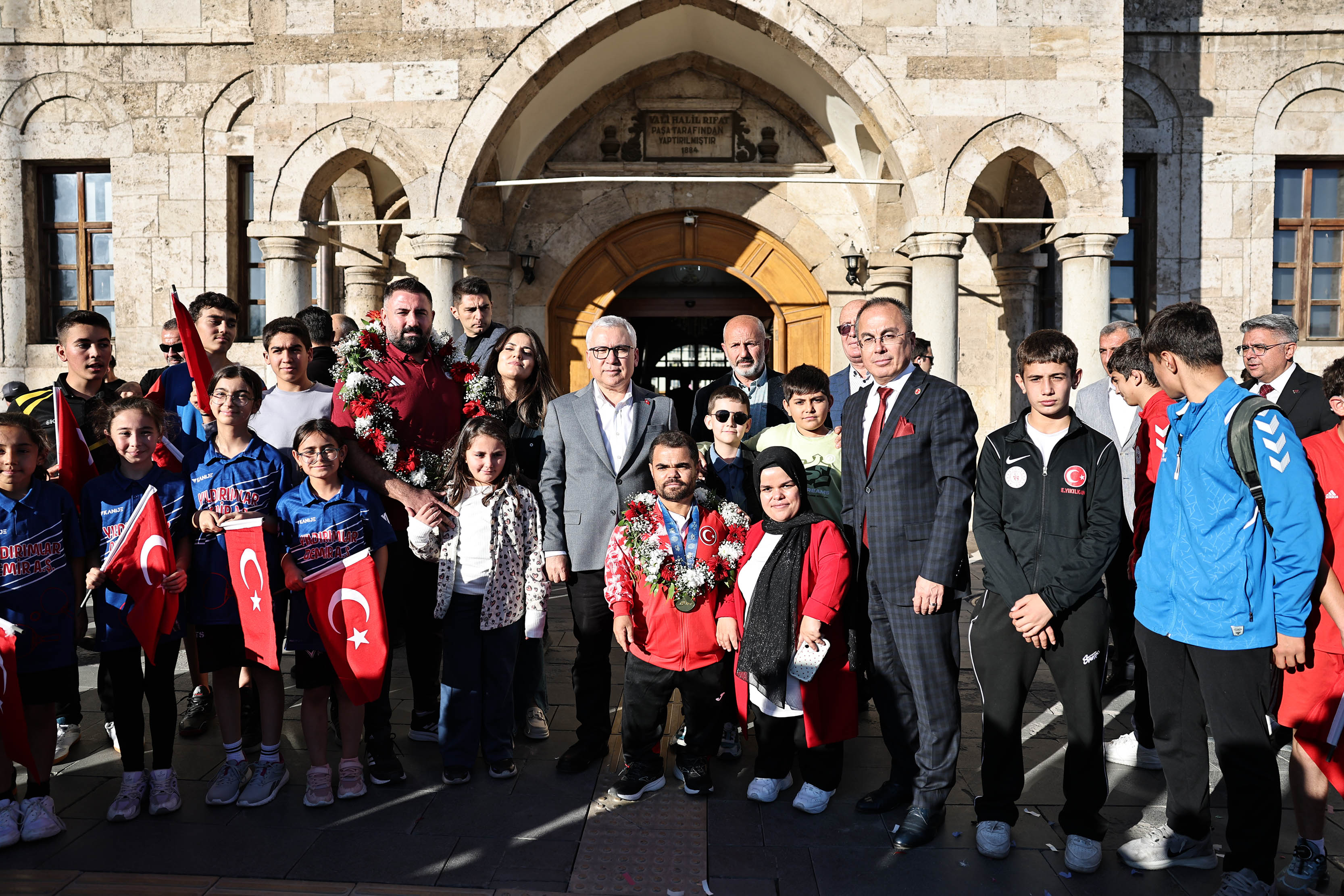 Şampiyon Abdullah Kayapınar, Vali Şimşek'i Ziyaret Etti