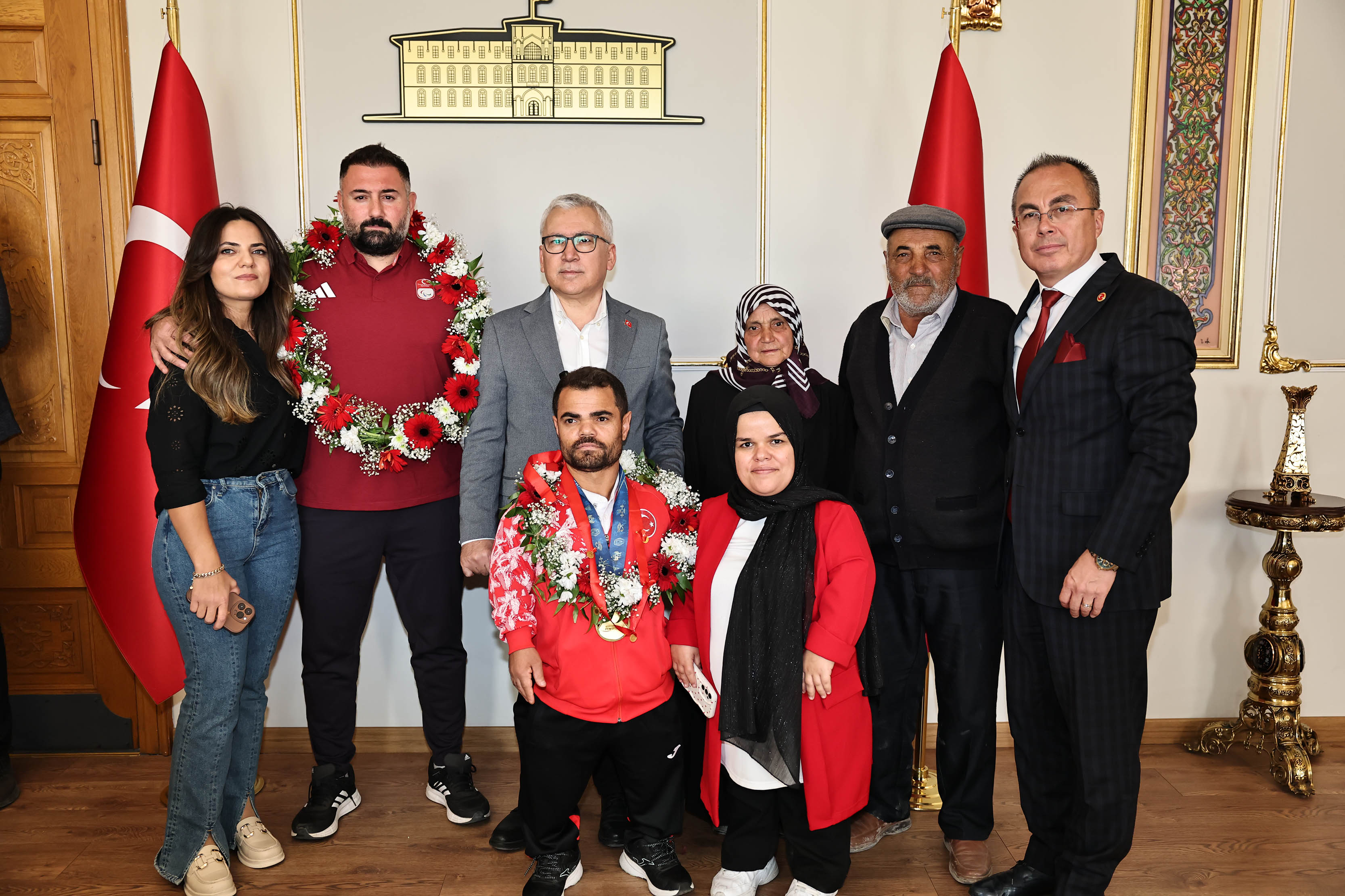 Şampiyon Abdullah Kayapınar, Vali Şimşek'i Ziyaret Etti