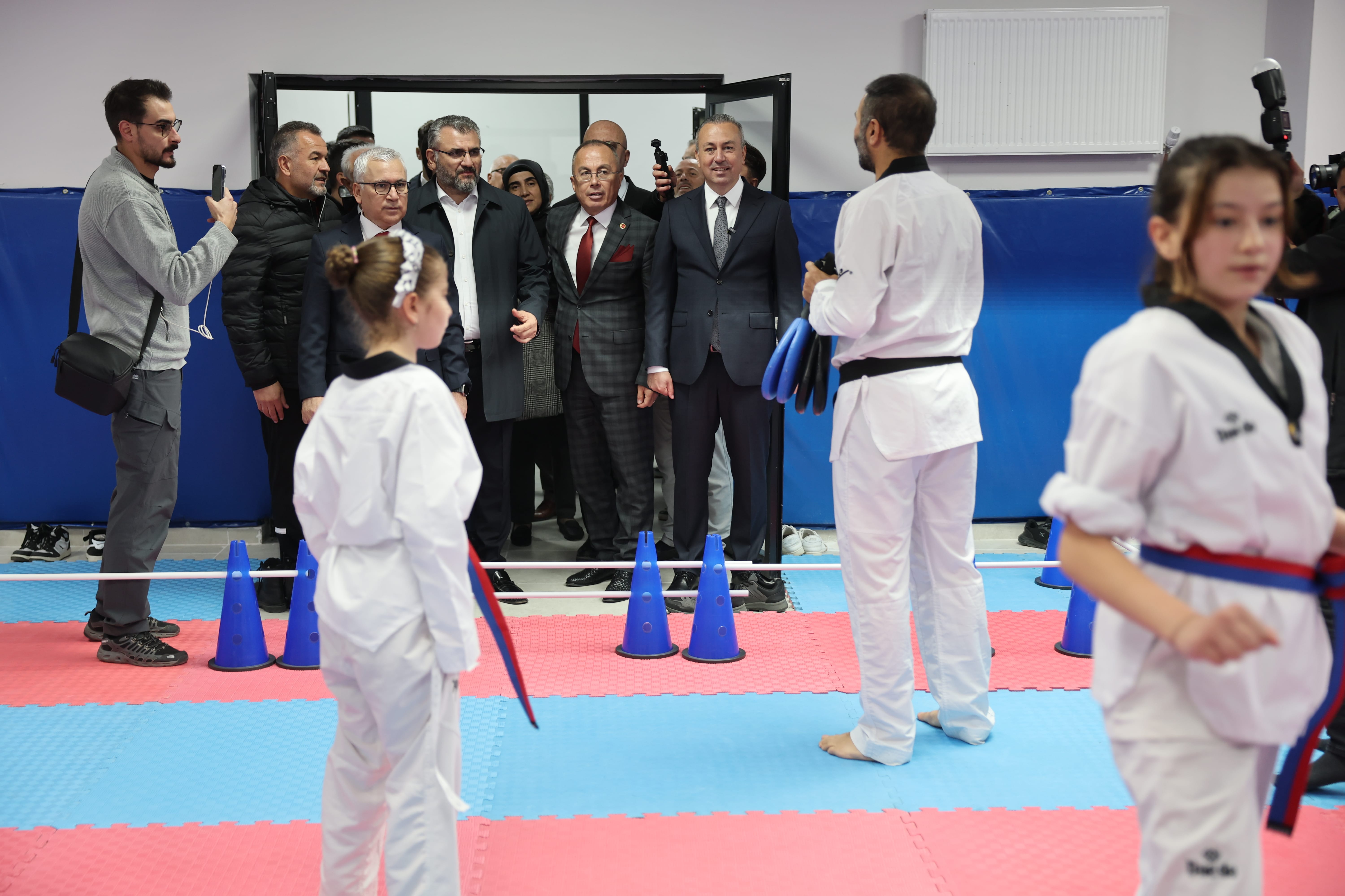 ŞEYH ŞAMİL SAĞLIK, KÜLTÜR VE SPOR MERKEZİ HİZMETE AÇILDI ŞEYH ŞAMİL SAĞLIK, KÜLTÜR VE SPOR MERKEZİ HİZMETE AÇILDI