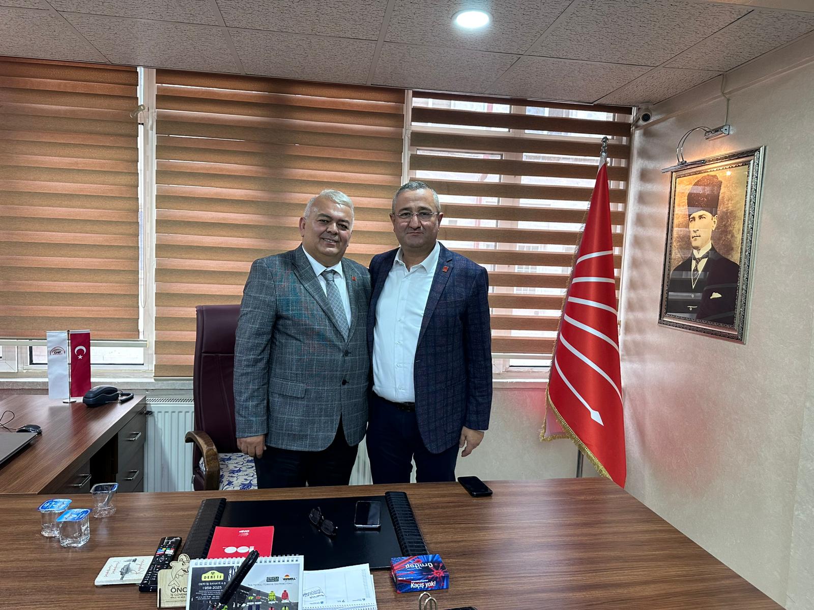 Cumhuriyet Halk Partisi Sivas İl Başkanlığında Gazi Doğan Yılmaz Coşkun'a görevi devretti Cumhuriyet Halk Partisi Sivas İl Başkanlığında Gazi Doğan Yılmaz Coşkun'a görevi devretti