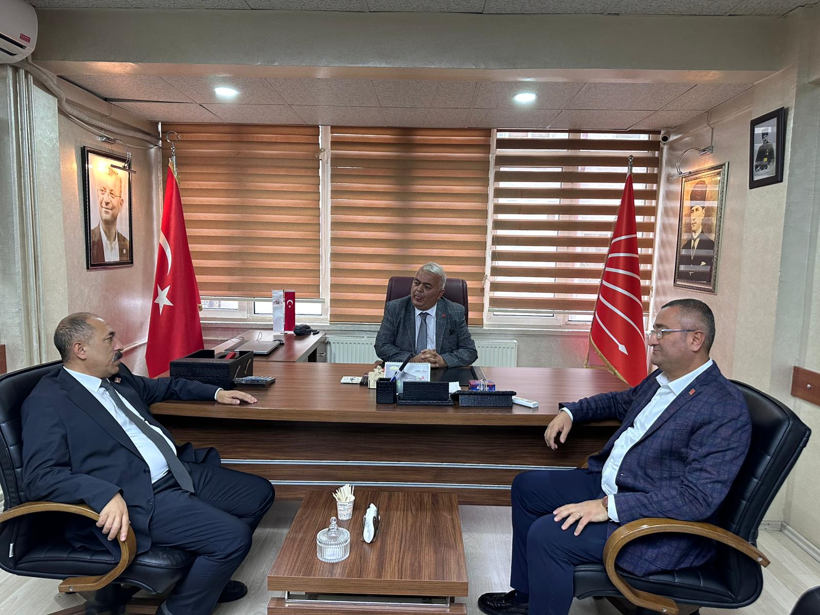 Cumhuriyet Halk Partisi Sivas İl Başkanlığında Gazi Doğan Yılmaz Coşkun'a görevi devretti Cumhuriyet Halk Partisi Sivas İl Başkanlığında Gazi Doğan Yılmaz Coşkun'a görevi devretti