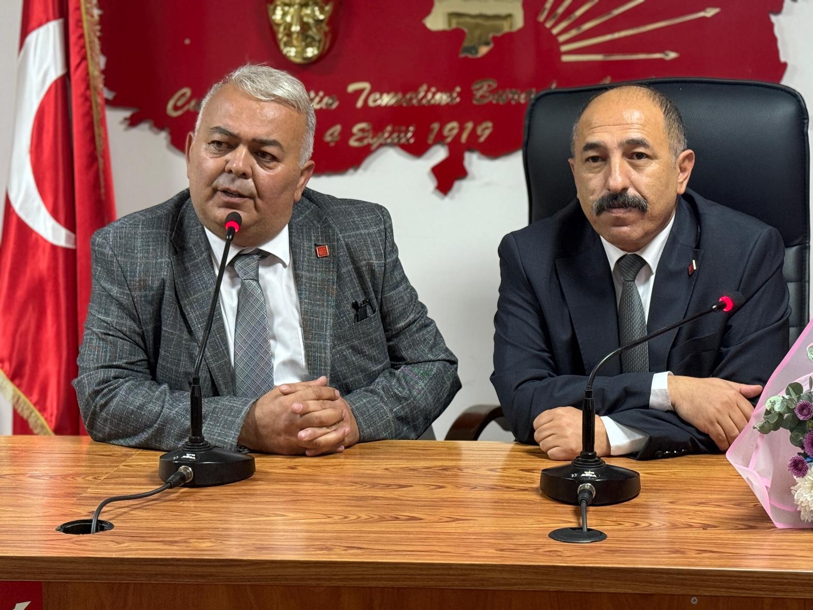 Cumhuriyet Halk Partisi Sivas İl Başkanlığında Gazi Doğan Yılmaz Coşkun'a görevi devretti Cumhuriyet Halk Partisi Sivas İl Başkanlığında Gazi Doğan Yılmaz Coşkun'a görevi devretti