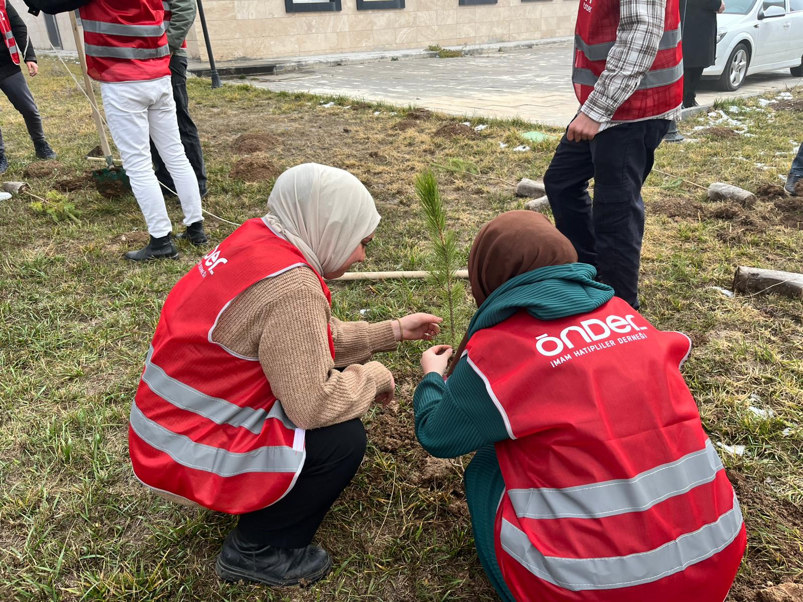 TÜRKİYE YEŞERİYOR, GAZZE GÜÇLENİYOR TÜRKİYE YEŞERİYOR, GAZZE GÜÇLENİYOR