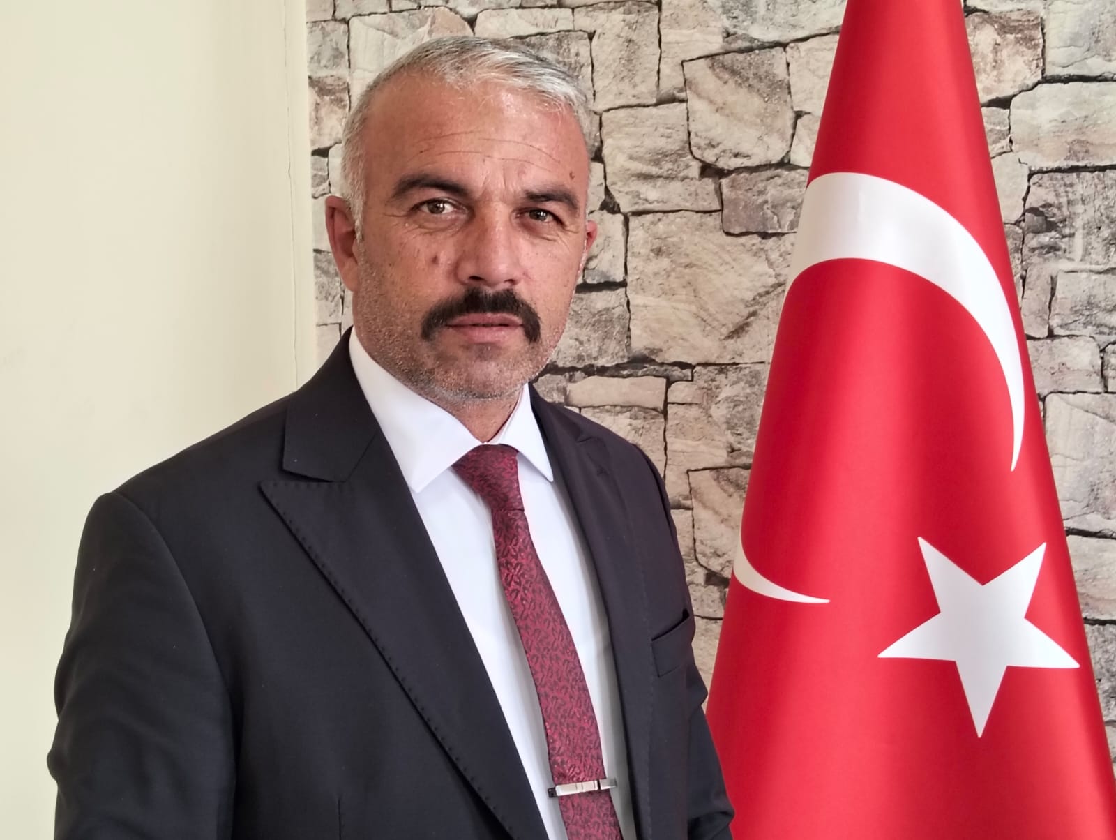 Sivas'taki İnternet Haber Sitesine Muhtarlarlar Dernek Başkanı Cemalettin Arslan'dan Kapak Gibi Yanıt Sivas'taki İnternet Haber Sitesine Muhtarlarlar Dernek Başkanı Cemalettin Arslan'dan Kapak Gibi Yanıt