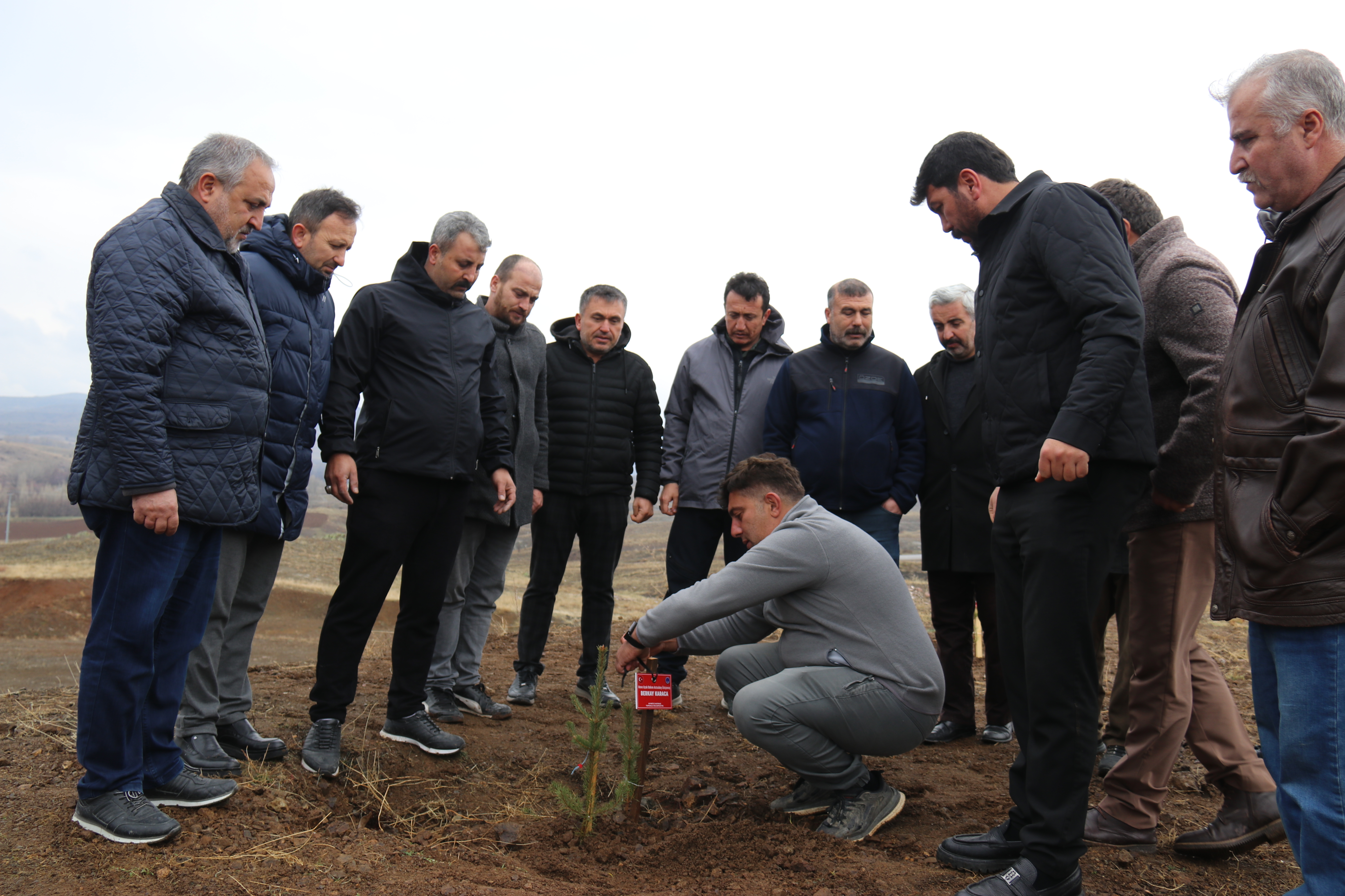 VADİ YAŞAM MERKEZİNDE ŞEHİTLERİN İSİMLERİ FİDANLARA VERİLDİ