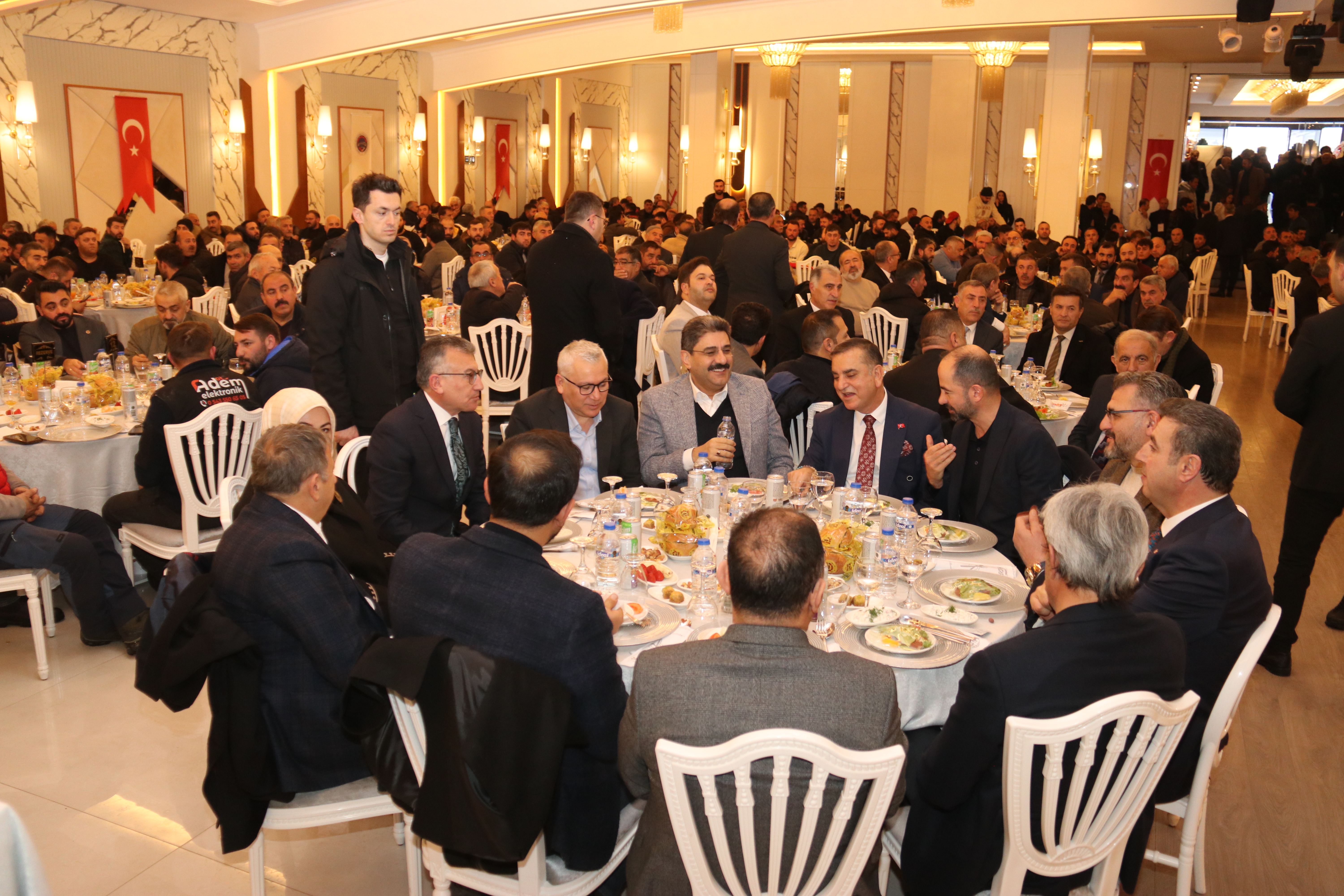 HAKAN DEMİRGİL GÜVEN TAZELEDİ HAKAN DEMİRGİL GÜVEN TAZELEDİ