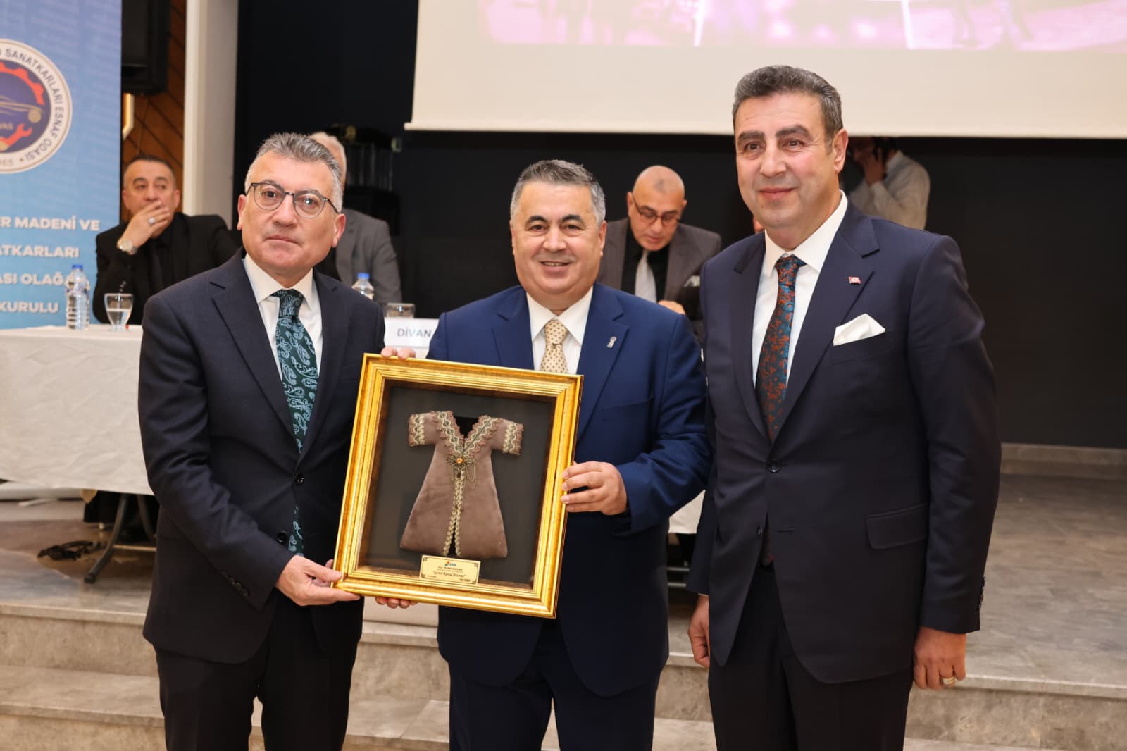 HAKAN DEMİRGİL GÜVEN TAZELEDİ HAKAN DEMİRGİL GÜVEN TAZELEDİ