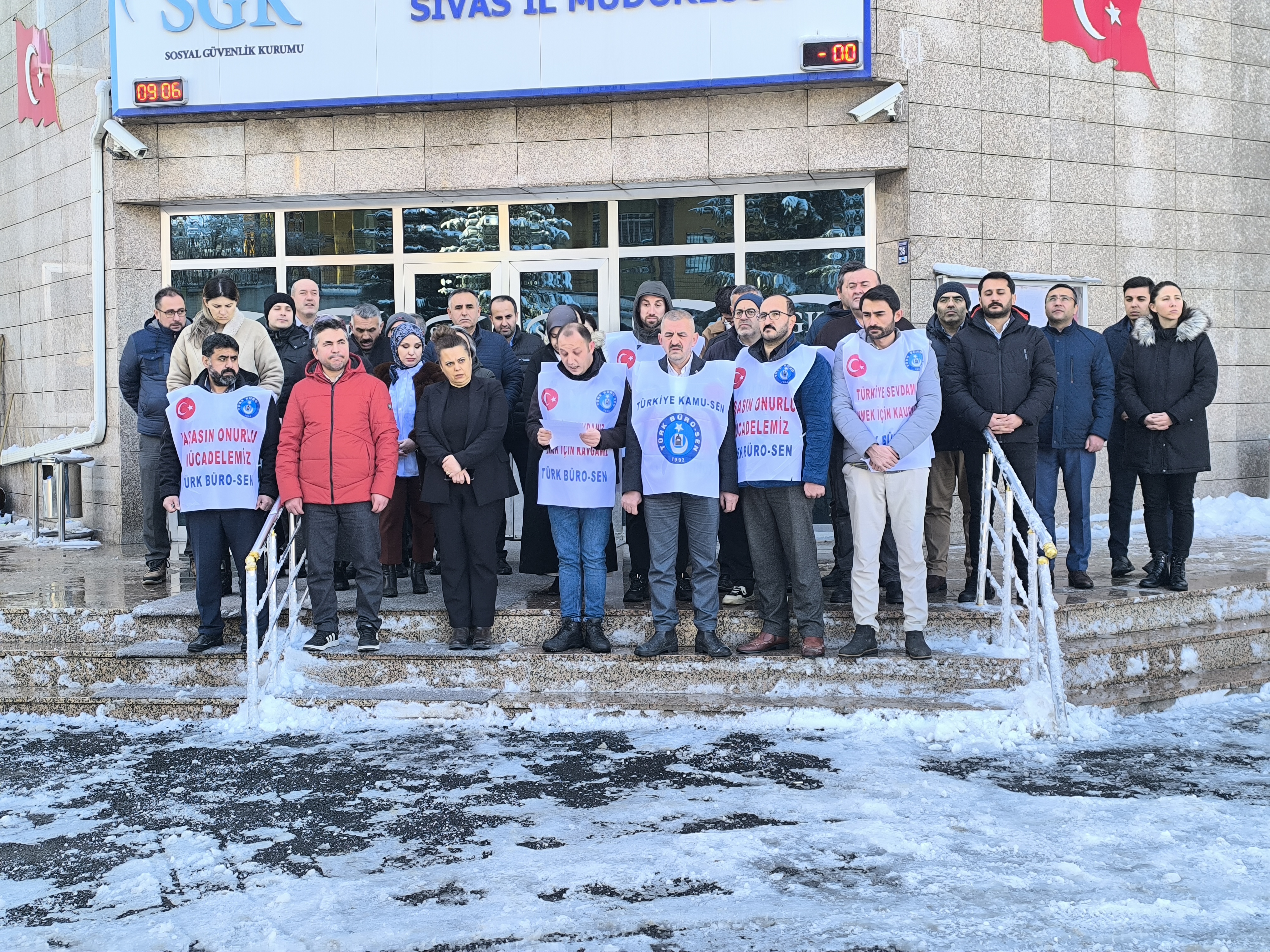 KAMU GÖREVLİLERİ SAHİPSİZ DEĞİLDİR! MEMURUN CAN GÜVENLİĞİ DEVLETİN ASLİ GÖREVİDİR KAMU GÖREVLİLERİ SAHİPSİZ DEĞİLDİR! MEMURUN CAN GÜVENLİĞİ DEVLETİN ASLİ GÖREVİDİR