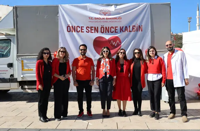 Vali  Yılmaz Şimşek'in eşi Dr. Çiğdem Olgun Şimşek Hanımefendi, 'Dünya Kalp Günü' nedeniyle Sivas İl sağlık müdürlüğü Halk Sağlığı Başkanlığı tarafından açılan sağlık çadırını ziyaret etti