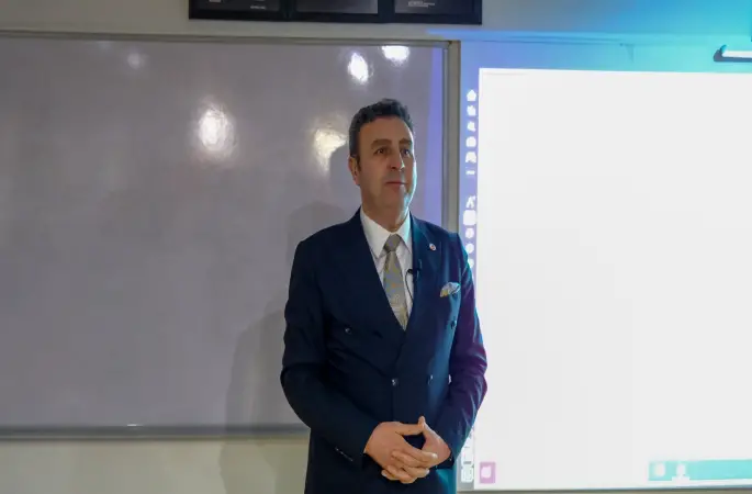 Esnaf Akademisinin İlk Dersini Cumhuriyet Üniversitesi  Rektörü Prof. Dr. Ahmet Şengönül tarafından verildi.