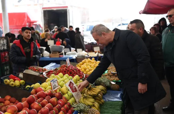 Başkan Uzun Ramazan Ayının  ilk günü Cumartesi Pazarını ziyaret etti