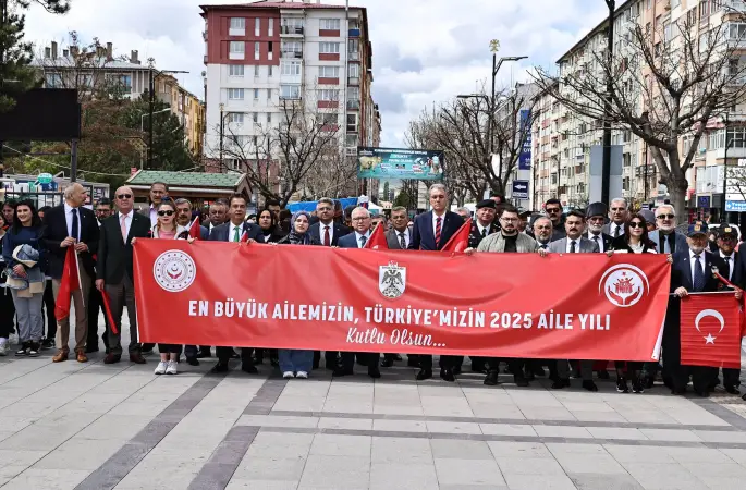 'Aile Günü' nedeniyle kortej yürüyüşü gerçekleştirildi