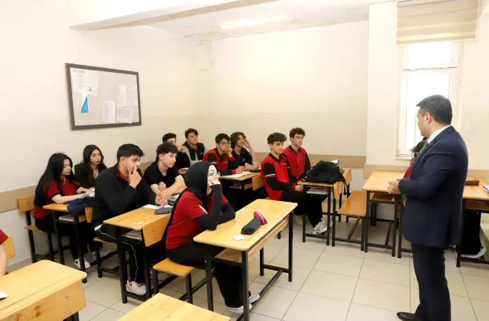 Millî Eğitim Müdürü Fatih Erdoğan, Hacı Mehmet Sabancı Anadolu Lisesini ziyaret etti