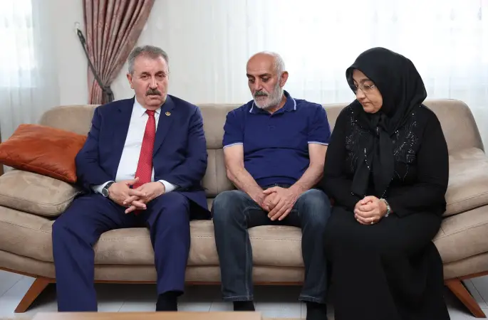 Büyük Birlik Partisi Genel Başkanı Mustafa Destici şehit evini ziyaret etti