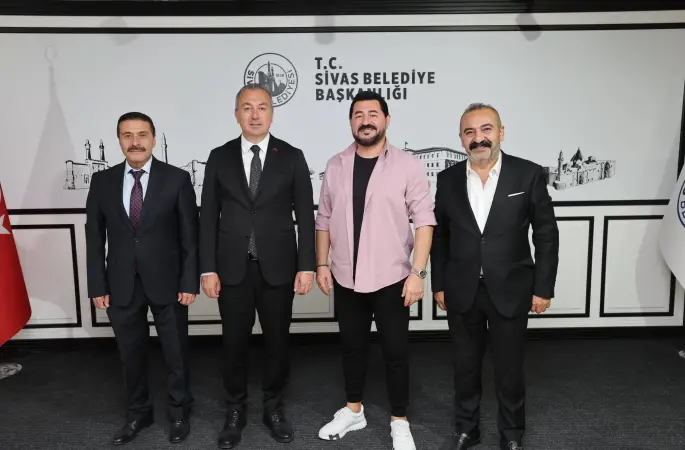 Aabesk Sanatçısı Serkan Kaya ve Ömer Kurt Valilik ve Belediyeyi ziyaret etti