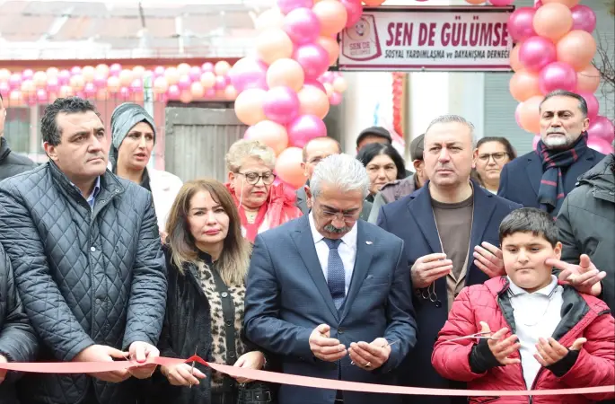 Sen De Gülümse Derneği’nin yeni hizmet binası açıldı
