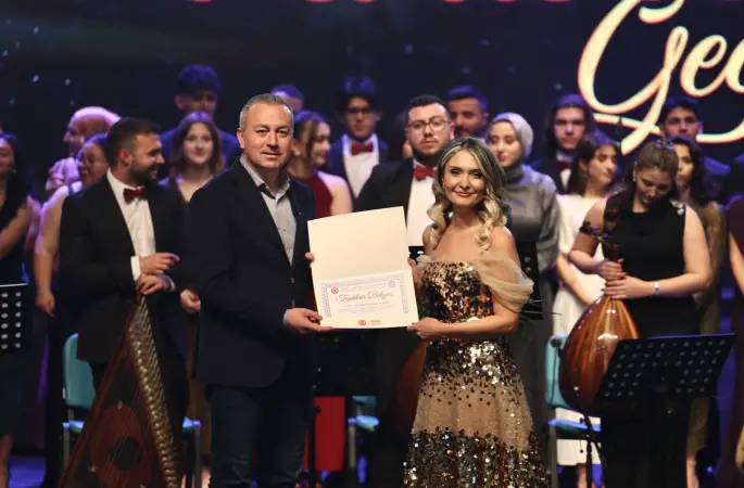 “Arabesk Gecesi” sanatseverlere unutulmaz bir müzik ziyafeti sundu