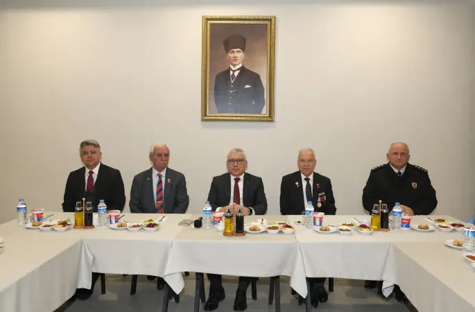 Türkiye Muharip Gaziler Derneği Genel Başkanı Beyazıt Yumuk ve Ankara Muharip Gaziler Derneği üyeleri, Sarıkamış Harekâtı’nın 111. yıl dönümü dolayısıyla Sarıkamış’ta düzenlenen anma program