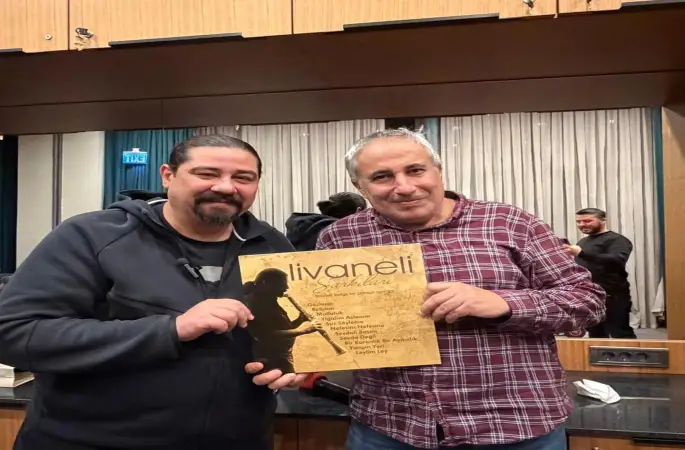 Özer Arkun".87 yılında konservatuvara girerken hem çalıp hem okuyanlardanız"