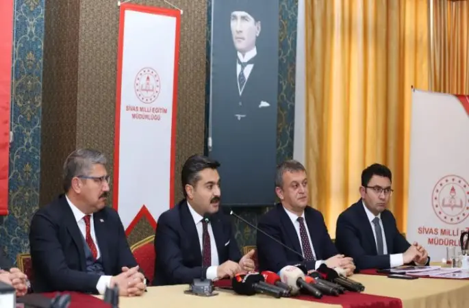 Fatih Erdoğan“Tüm paydaşlarımızla el ele, gönül gönüle vererek Sivas’ın eğitimdeki başarısını yukarı taşımak için var gücümüzle çalışacağız