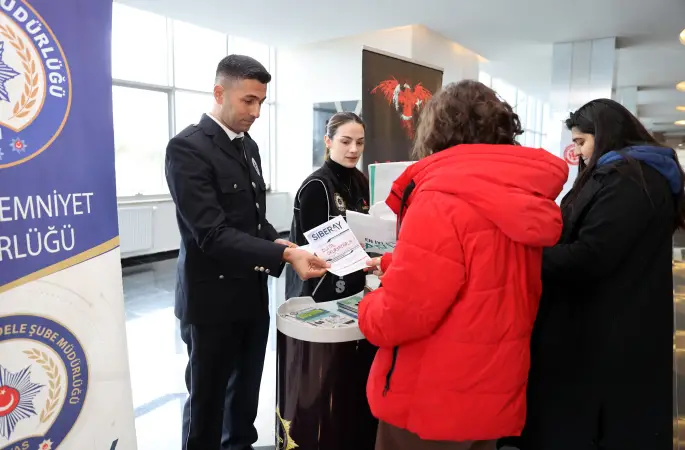 En İyi Narkotik Polisi; Anne