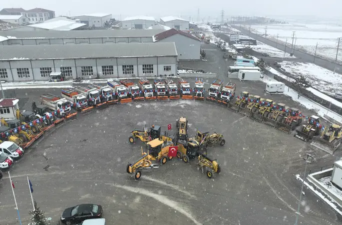 KAR TEMİZLEME ÇALIŞMALARI ARALIKSIZ SÜRÜYOR