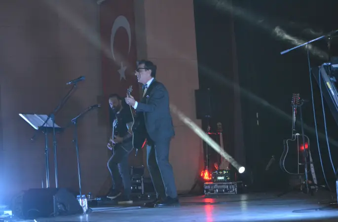 Sivas'ta Ayna Rüzgarı esti