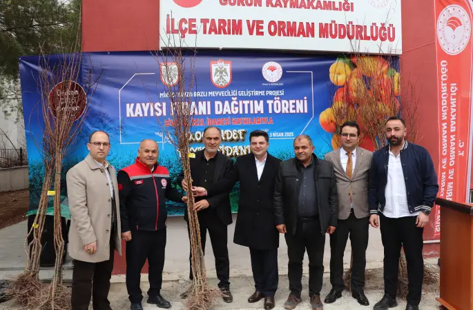 Kayısı Fidanları Üreticilerimizle Buluştu