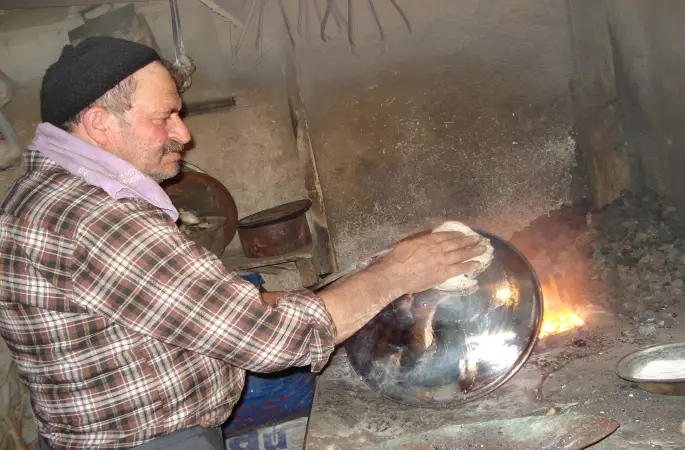 KALAYCILIK VE BAKIRCILIK MESLEKİ YOK OLUYOR